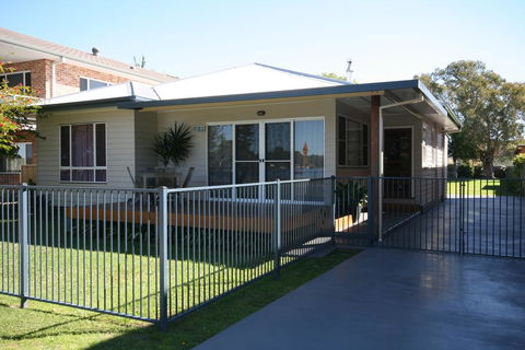 BANYANDAH 557 Ocean Drive NH - Brisbane 4u 0