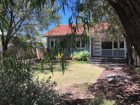 Barefoot Beach Cottage - Busselton - Tourism Brisbane 1