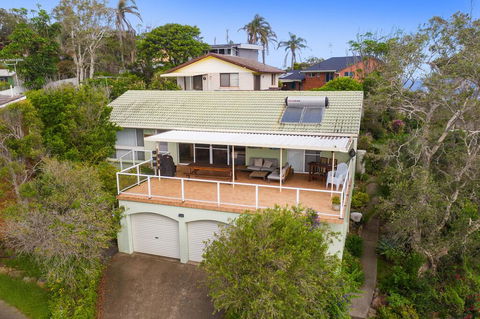 Barefoot Top Floor, 32 Skyline Crescent, Crescent Head - Tourism Brisbane 3