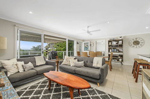 Barefoot Top Floor, 32 Skyline Crescent, Crescent Head - Tourism Brisbane 2