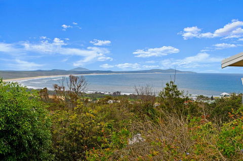 Barefoot Top Floor, 32 Skyline Crescent, Crescent Head - Tourism Brisbane 1