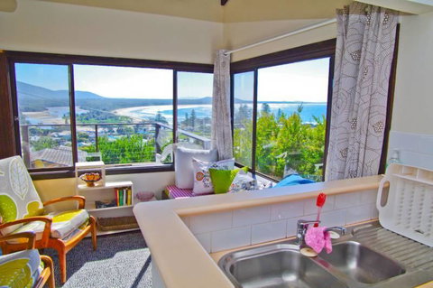 Barrels Beach House, 28 Dulconghi Street - Brisbane Tourism 3
