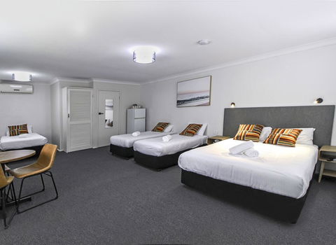 Batemans Bay Hotel - Tourism Brisbane 2