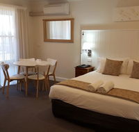 Bathurst Gold Panner - Tourism Brisbane