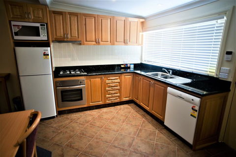 Bathurst Heritage Motor Inn - Brisbane 4u 1