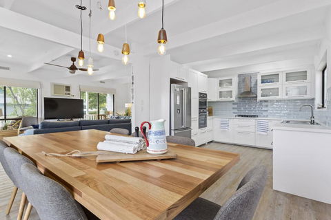 BAYSHORE - DROMANA - Tourism Brisbane 1