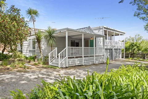 BAYSHORE - DROMANA - Tourism Brisbane 0