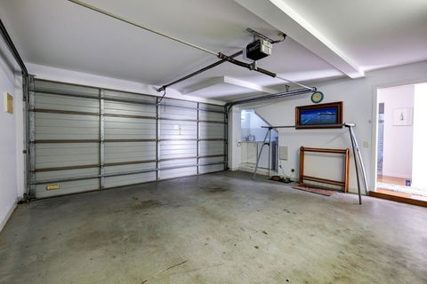 BEACH - BAY - BEE - PET FRIENDLY - Tourism Brisbane 1