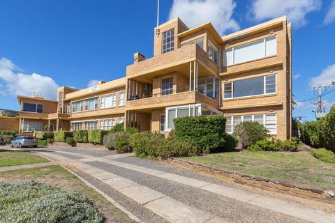 BEACH BELLE - MORNINGTON - Tourism Brisbane 2