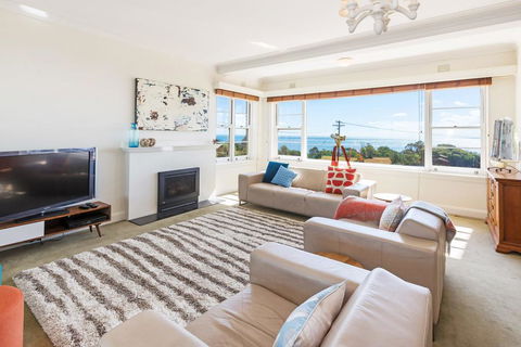 BEACH BELLE - MORNINGTON - Tourism Brisbane 0