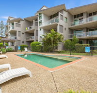 BEACH BLISS LUXURIOUS APARTMENT with POOL - Tourism Brisbane