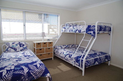 Beach Club 2, 5 Gowing Street - Brisbane Tourism 1
