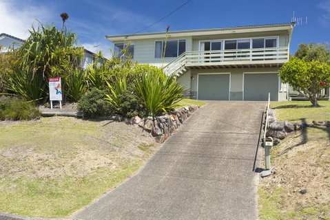 Beach Cottage, Forster - Brisbane Tourism 0
