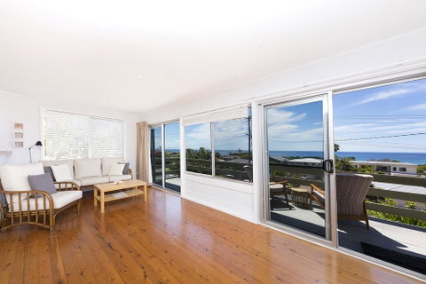 Beach Cottage, Forster - Brisbane Tourism 1