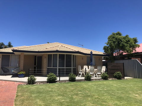 Beach House By The Bay - Tourism Brisbane 1