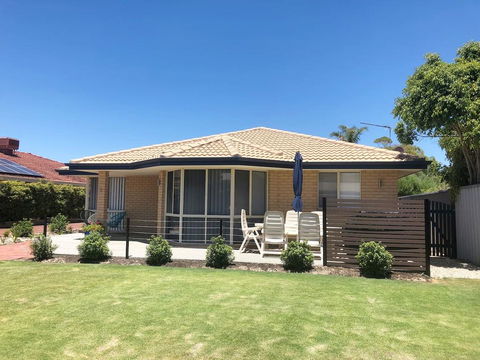 Beach House By The Bay - Tourism Brisbane 2