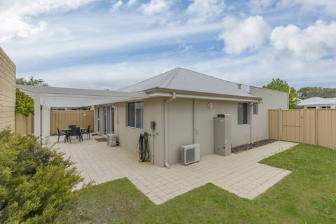 Beach Resort Chalet - Tourism Brisbane 3