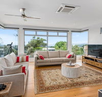 Beach Road Luxury with Ocean Views - Brisbane 4u