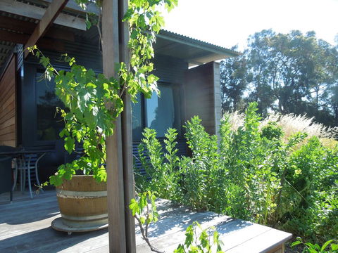 Beach Side Garden Apartment - Tourism Brisbane 0