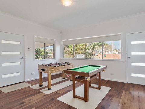 Beached Inn' 93 Foreshore Drive - Spacious Beach Front House - Tourism Brisbane 1