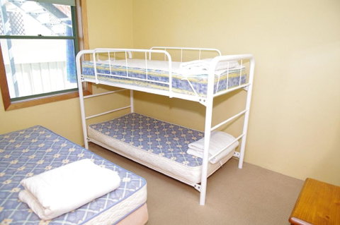 Beachfront 1, 25 Willow Street - Brisbane Tourism 1