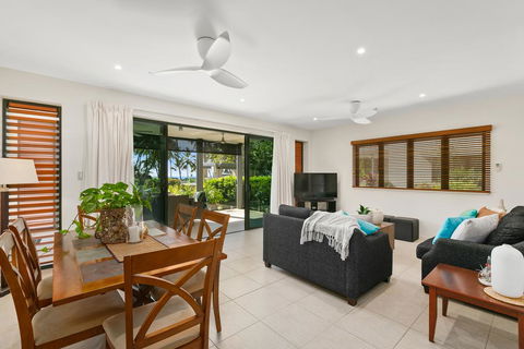 Beachfront Apartment With Ocean Views - Brisbane Tourism 2