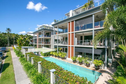 Beachfront Apartment With Ocean Views - Brisbane Tourism 1