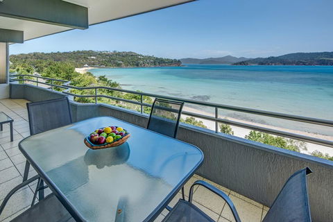 Beachfront Hamilton Island - Tourism Brisbane 0