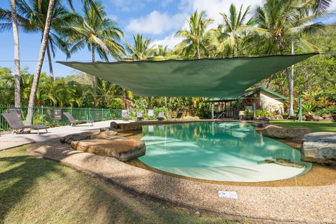 Beachfront Hamilton Island - Tourism Brisbane 1