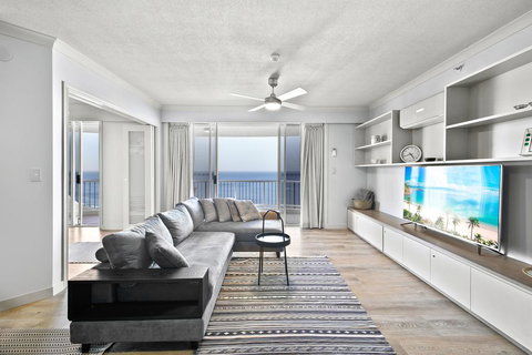 Beachfront Luxury 3 Bedroom In The Heart Of Surfers Paradise - Ocean Views Plus Indoor/outdoor Pool - Tourism Brisbane 0