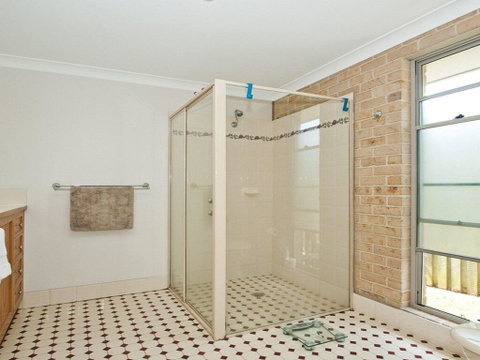 Beachfront Pool House - Absolute Beachfront - Brisbane Tourism 2
