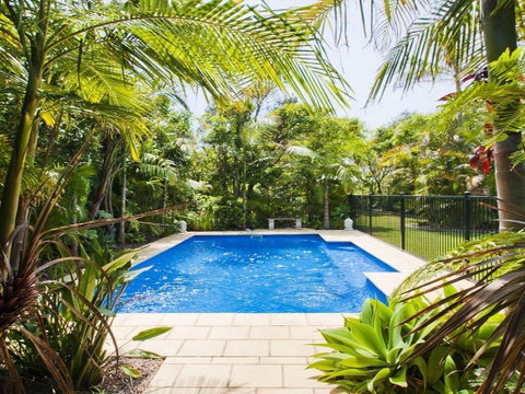 Beachfront Pool House - Absolute Beachfront - Brisbane Tourism 0