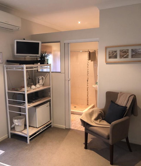 Beachhouse Bed And Breakfast - Brisbane Tourism 3