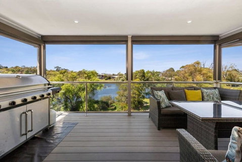Riviera Lakeside With Uninterrupted Water Views - Brisbane Tourism 3