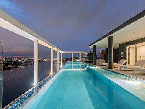 Rivello Apartments - Free Secure Car Park, 6km To City, Ferry Terminal, Eat Street, Rooftop Pool, Sauna, Portside Dinning - Brisbane Tourism 0