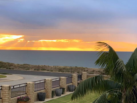 Relaxing Getaway Beachfront Access Multi Family Pets Mandurah - Tourism Brisbane 1