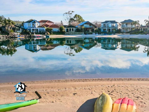 Renovated Beautiful Holiday Home With A Private Beach & Stunning Views! - Tourism Brisbane 0