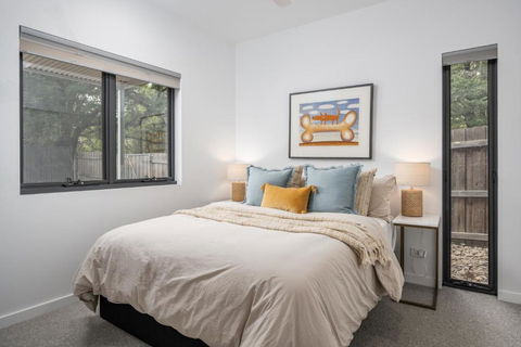 Reed Townhouse - Art House Townhouses - Tourism Brisbane 2