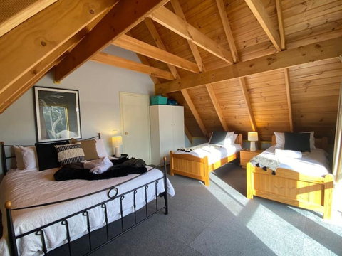 Reel & Relax: 3BR Beach House - Fish, Swim, Surf - Tourism Brisbane 3