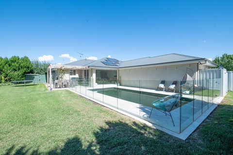Regand Retreat - Luxurious Family Home, Pool - Brisbane Tourism 2