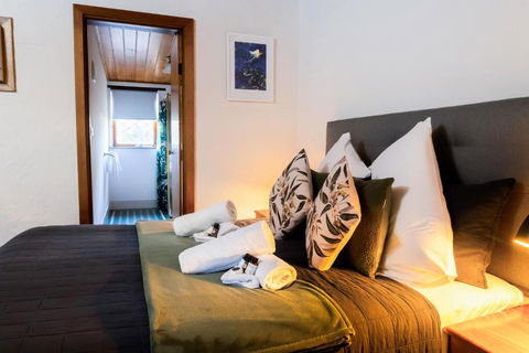 Reillys Wines Heritage Cottages - Tourism Brisbane 3