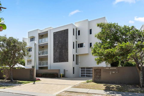 Relax In Stylish Comfort, Sunshine Beach - Tourism Brisbane 0