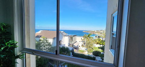 Relaxed Coastal Living With Fantastic Sea Views - Tourism Brisbane 1