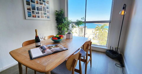 Relaxed Coastal Living With Fantastic Sea Views - Tourism Brisbane 0