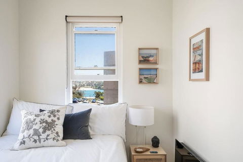 Relaxed Coogee Coastal Living With Ocean Views - Brisbane Tourism 0