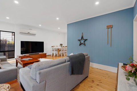Relaxed Family Beach House - No Linen Included - Tourism Brisbane 3
