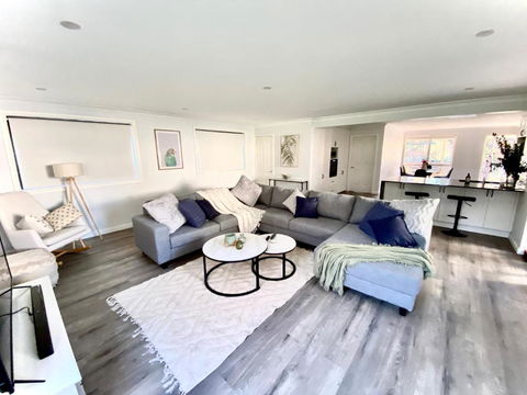 Relaxing 3 Bedroom House With 2 Bathrooms. - Tourism Brisbane 0