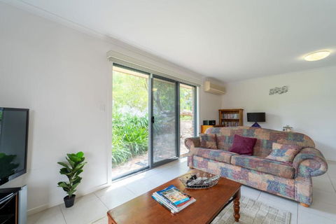 Relaxing Holiday Home Pets Are Welcome - Tourism Brisbane 3