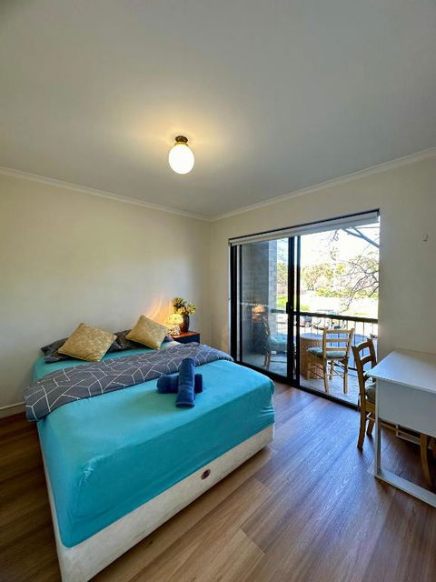 Relaxing Park View 2 Bedrooms Apartment Free Wi-Fi - Tourism Brisbane 1