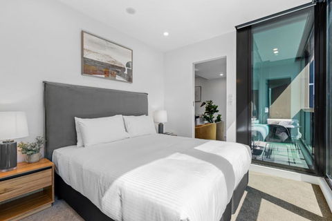 Remarkable 3-Bed With City Views & Swimming Pool - Tourism Brisbane 1